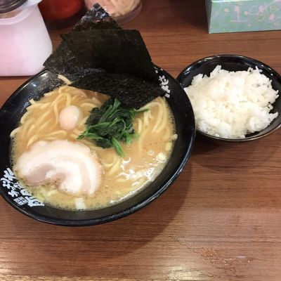 横浜家系ラーメン池袋商店